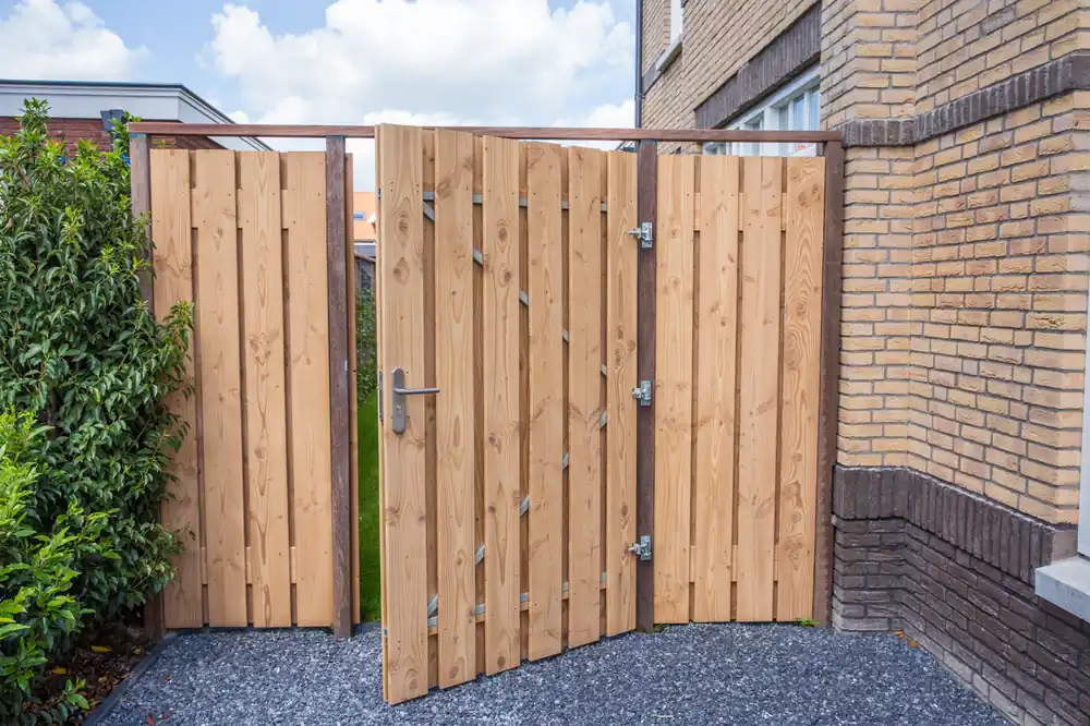 Tuinpoort op poortframe grenen verstelbaar incl. dag- en nachtslot 100x180cm - Scherp geprijsd