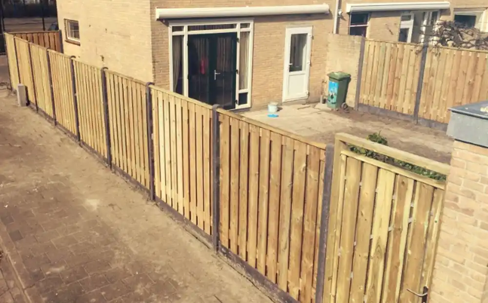 Profiteer nu | Hout beton schutting antraciet 200x190cm 15 planks complete set